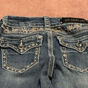 Embellished Capri Jeans with rolled cuff